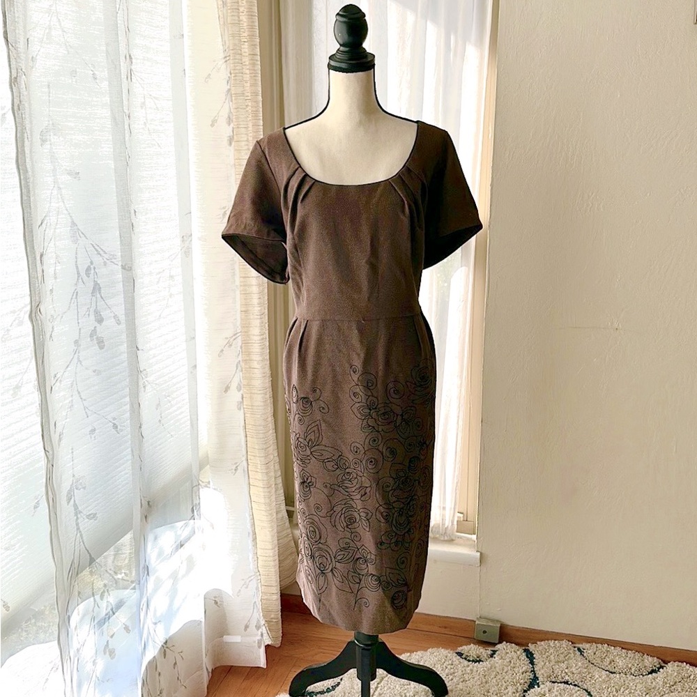 Women’s Signature by Bobbie Bee brown with black embroidery sheath dress